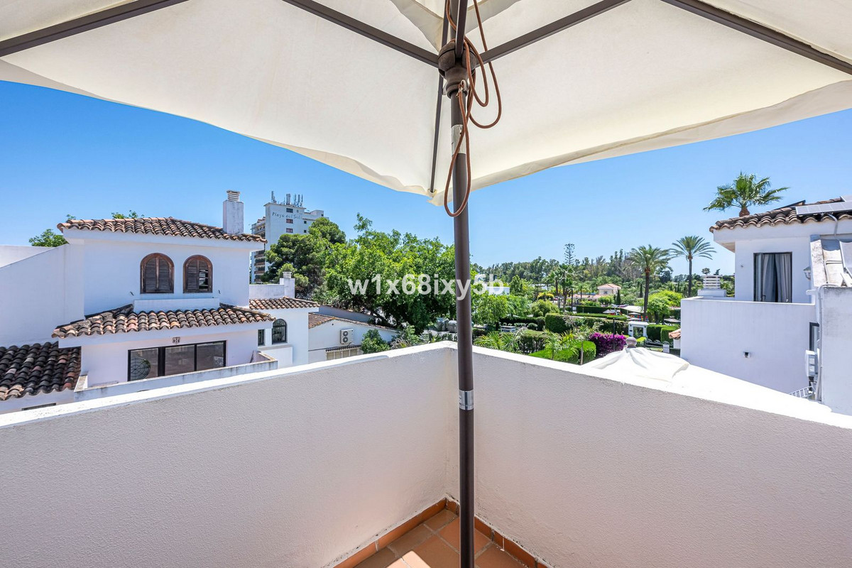 2 Bedroom Townhouse in Estepona - Photo 18