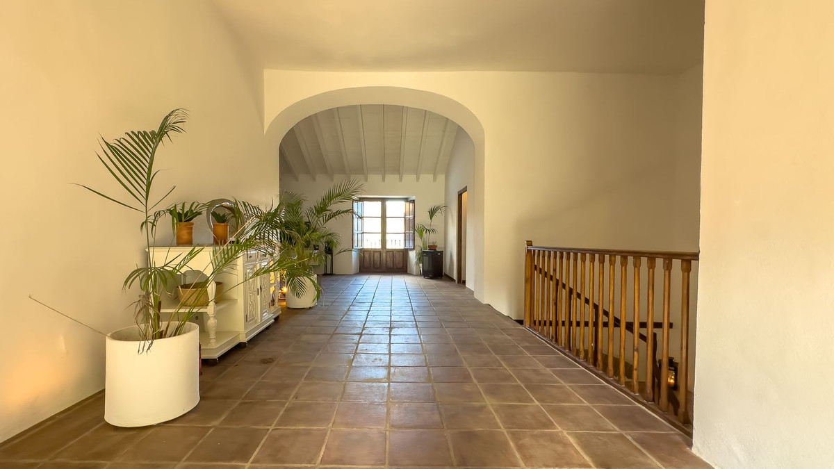 8 Bedroom Country house in Málaga - Photo 32