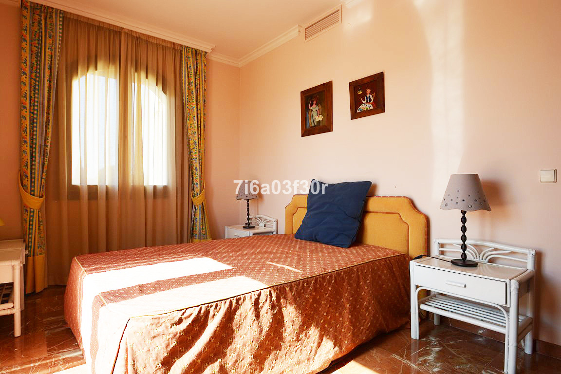 5 Bedroom Villa in Marbella - Photo 34