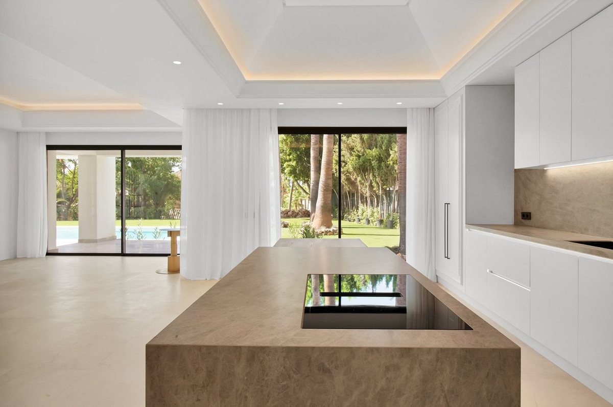 6 Bedroom Villa in Marbella - Фото 13