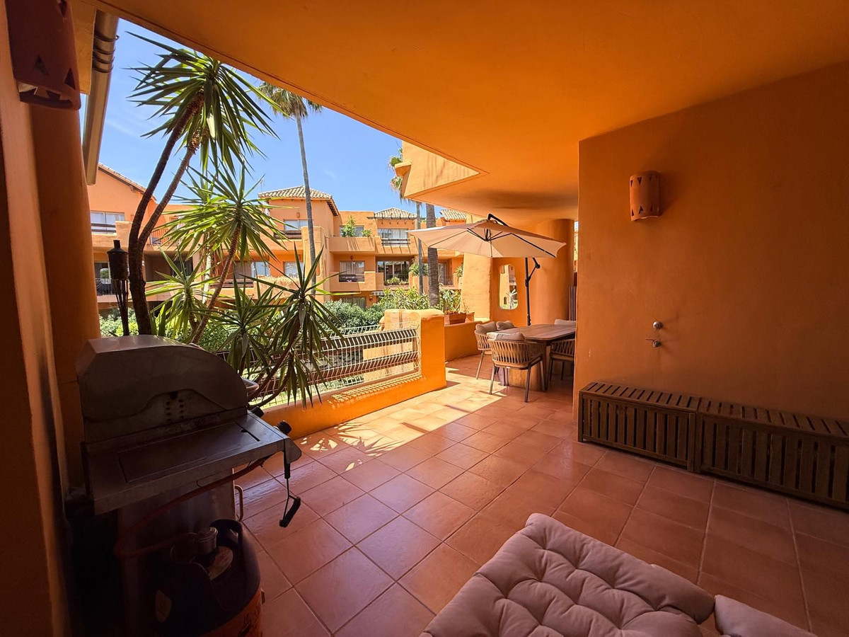 2 Bedroom Apartment in Estepona - Photo 11
