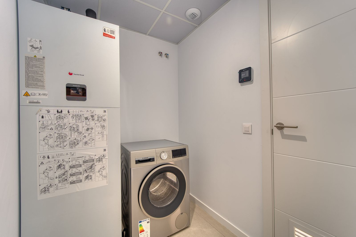 3 Bedroom Apartment in Torremolinos - Photo 7