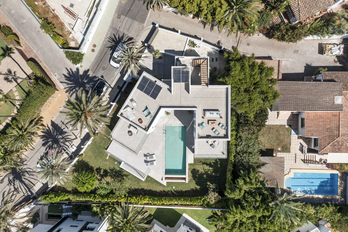 5 Bedroom Villa in Marbella - Photo 48