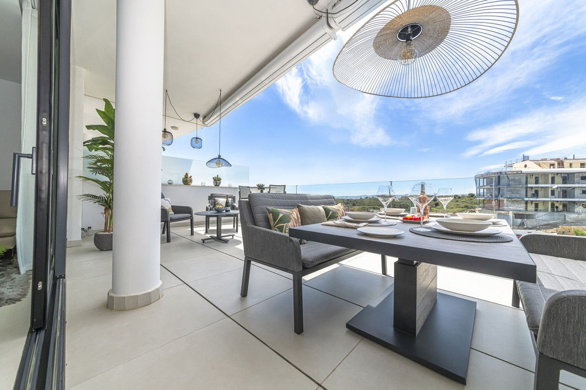 2 Bedroom Apartment in Benalmádena - Photo 3