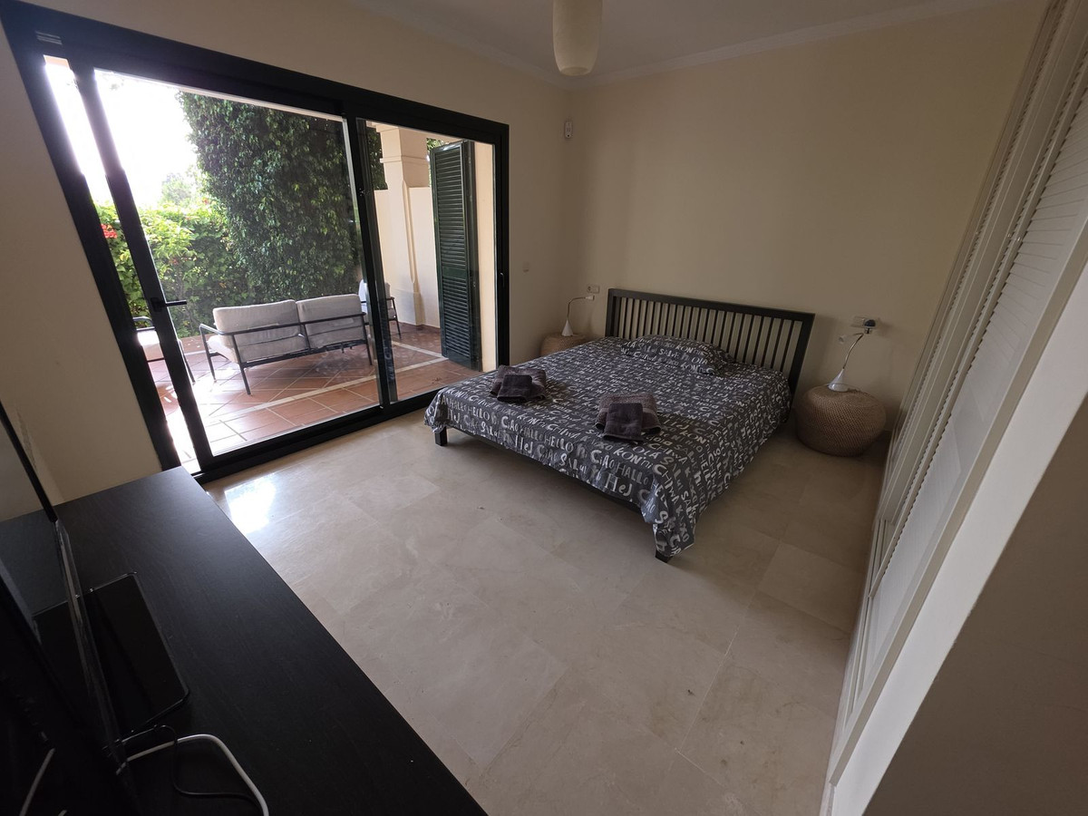 1 Bedroom Apartment in Marbella - Photo 8