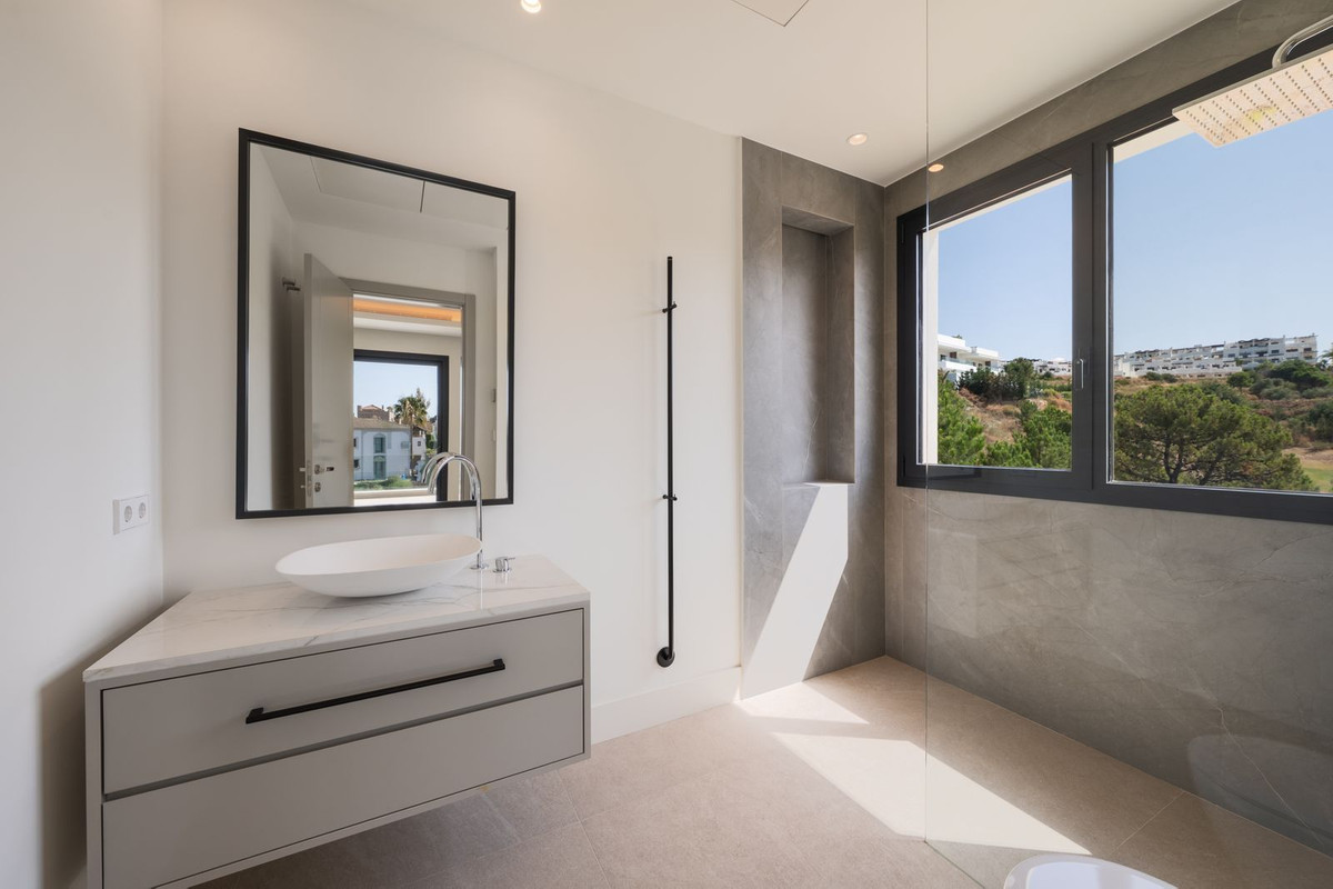 4 Bedroom Villa in Estepona - Photo 23