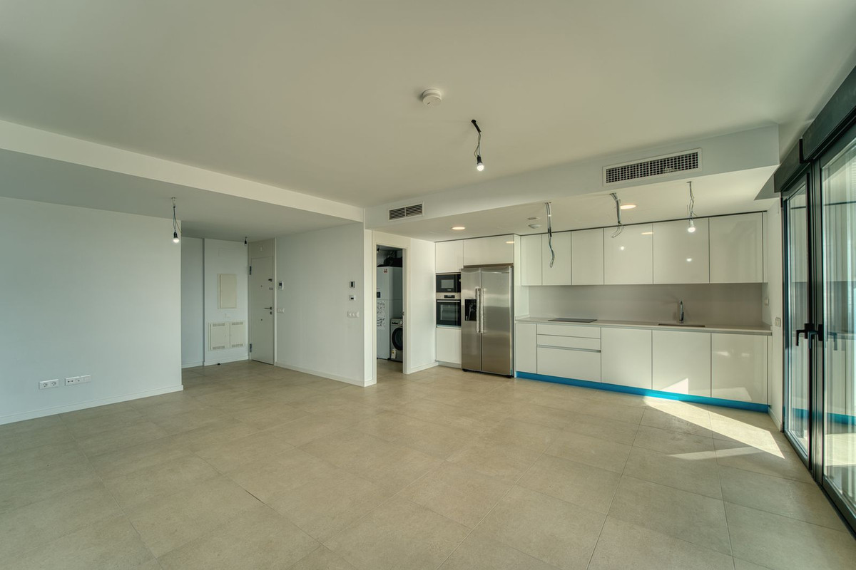 3 Bedroom Apartment in Torremolinos - Photo 15