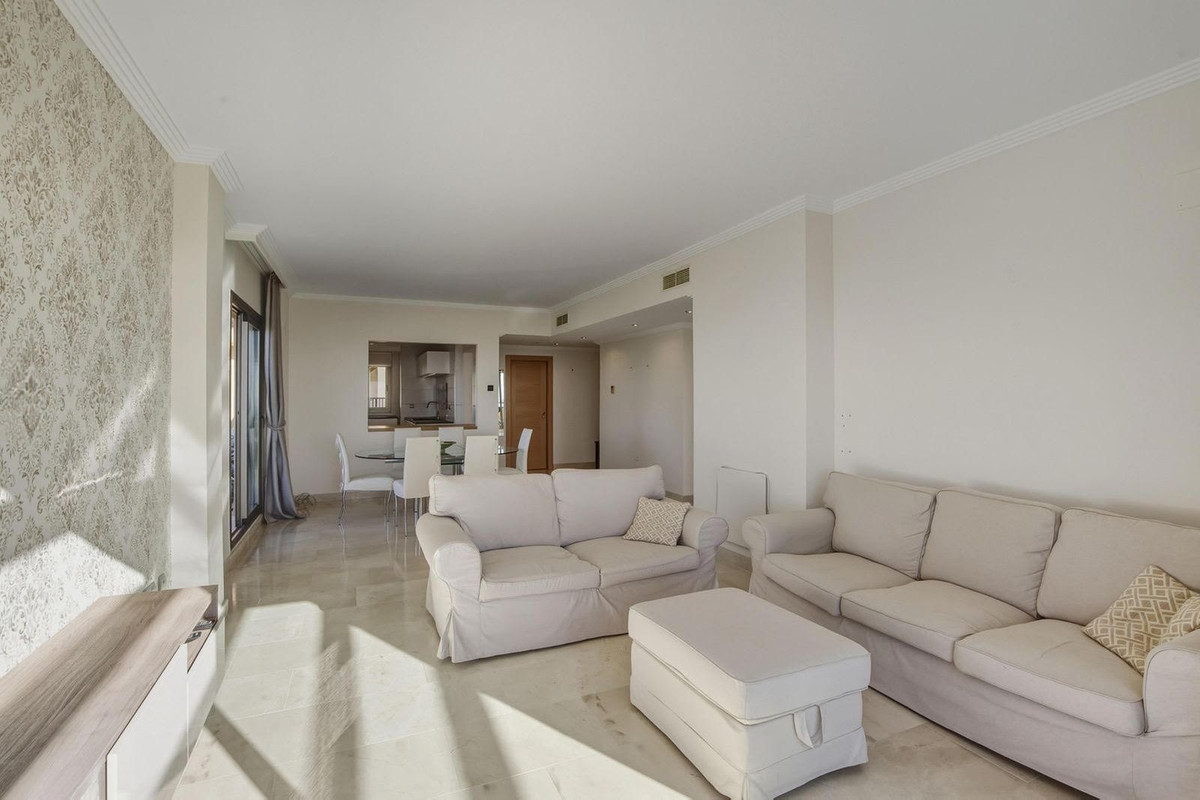 2 Bedroom Penthouse in Benahavís - Photo 12