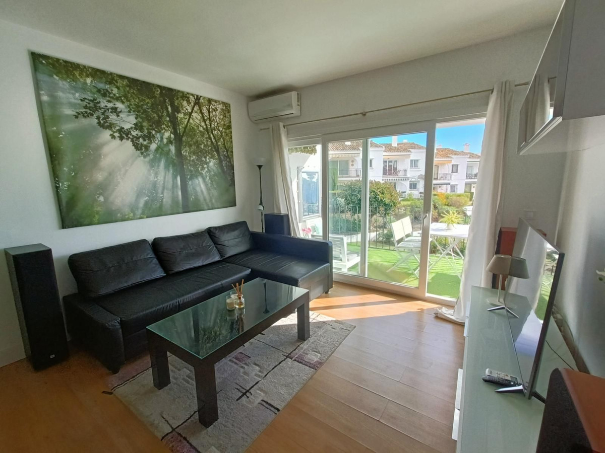 2 Bedroom Apartment in Estepona - Photo 16