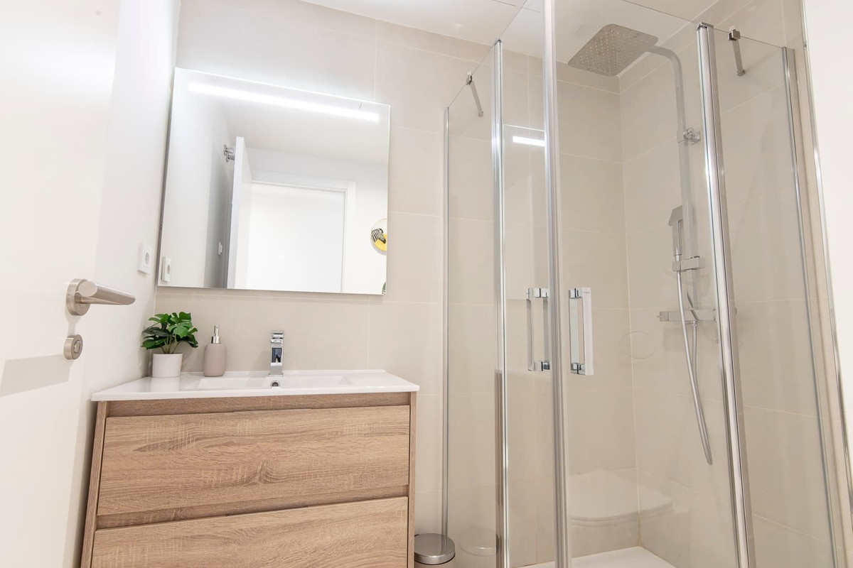 4 Bedroom Apartment in Benalmádena - Photo 17