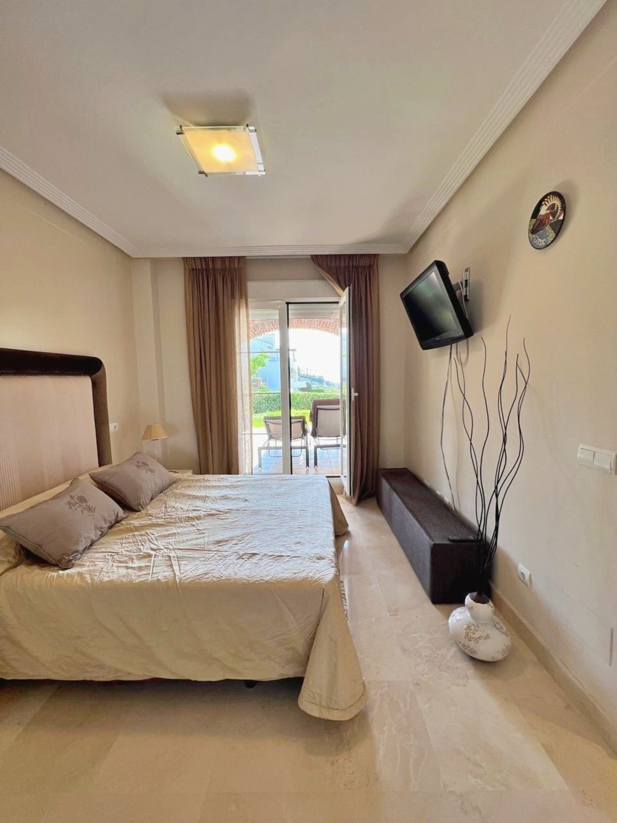 3 Bedroom Apartment in Benahavís - Photo 19