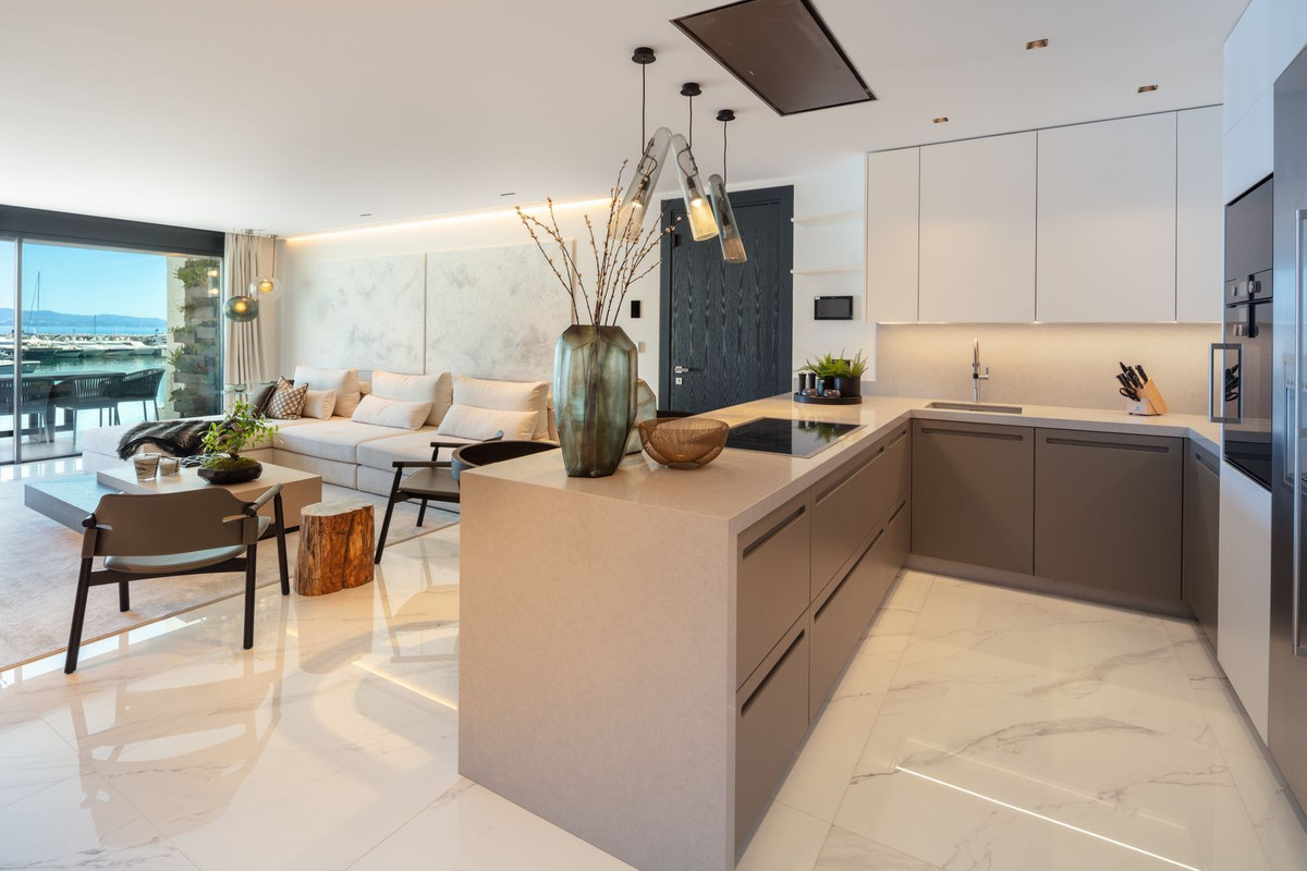 3 Bedroom Apartment in Marbella - Photo 8