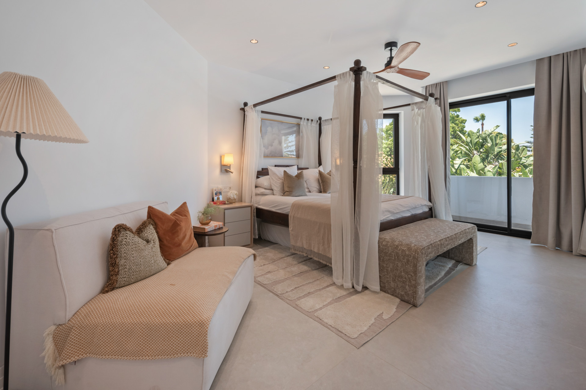 6 Bedroom Villa in Estepona - Photo 32