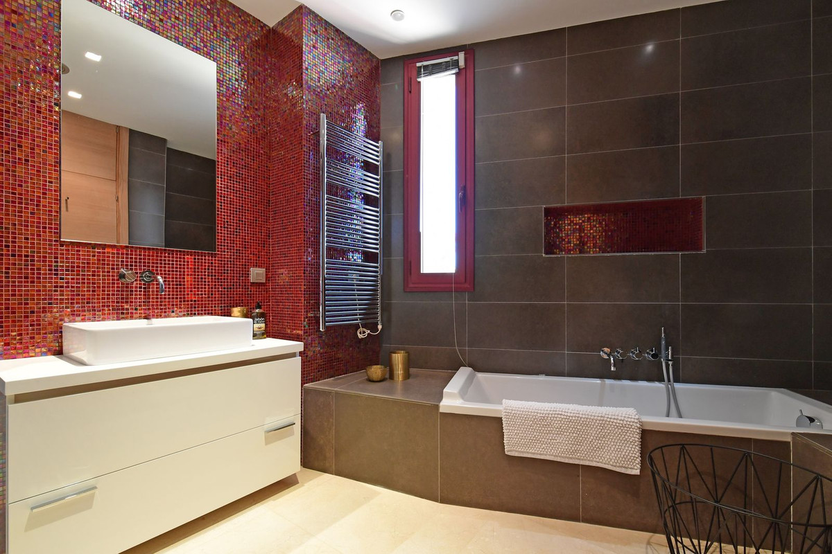 7 Bedroom Villa in Marbella - Photo 18
