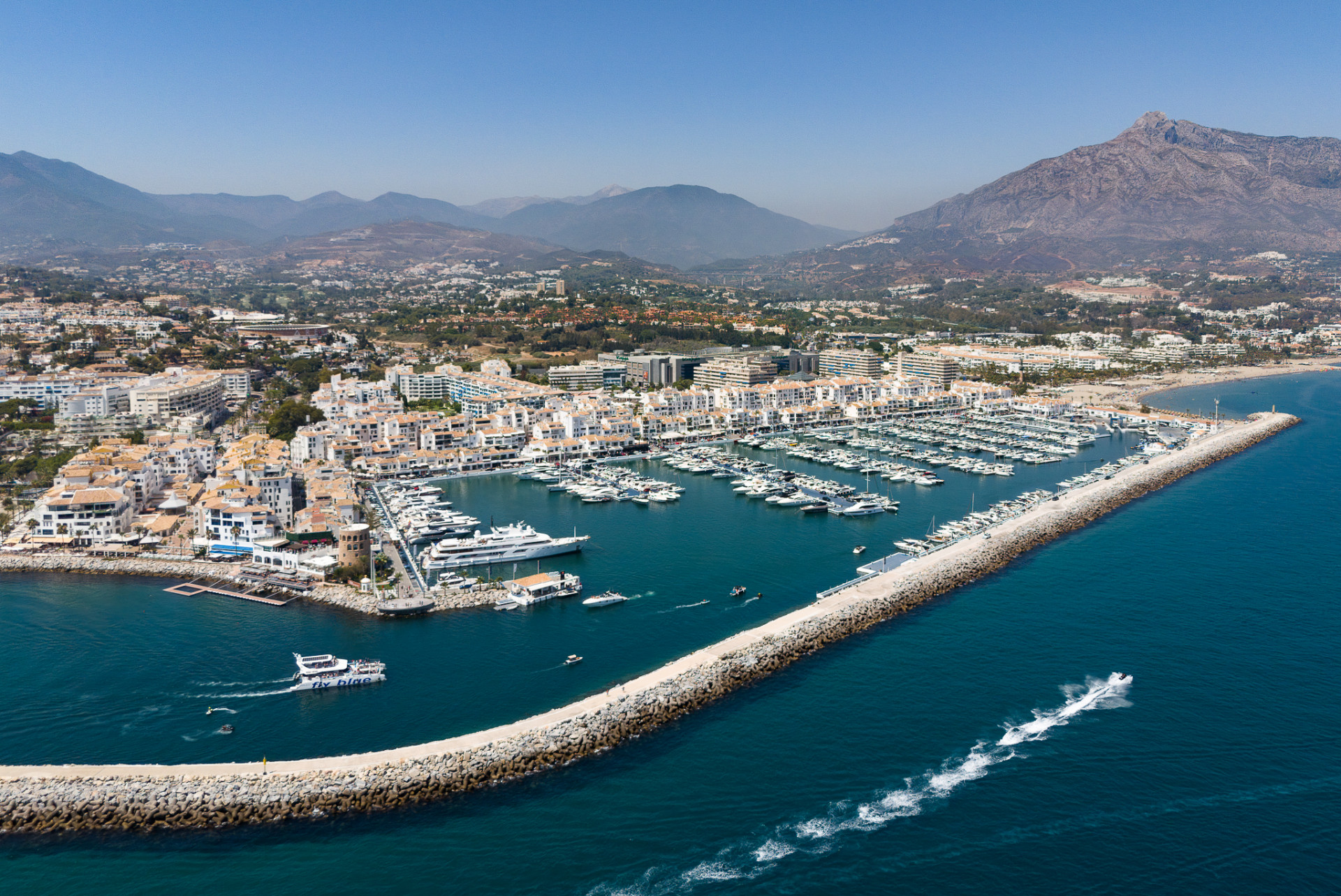 2 Bedroom Apartment in Marbella - Photo 3