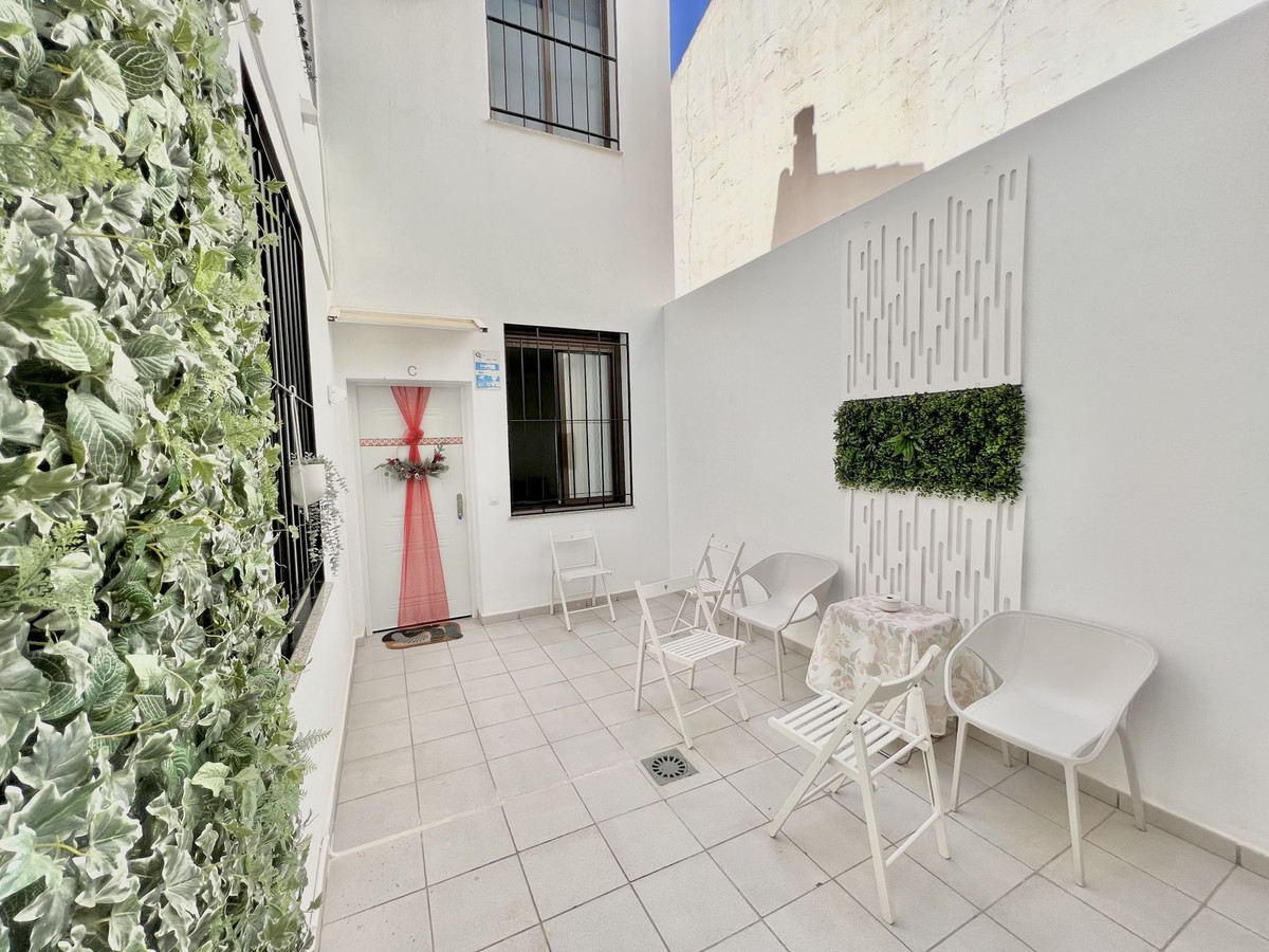 15 Bedroom Apartment in Málaga - Photo 37