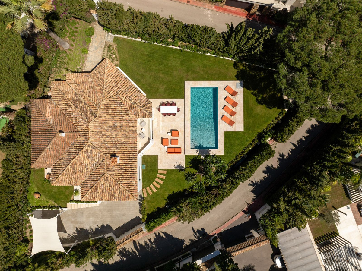 4 Bedroom Villa in Marbella - Photo 34