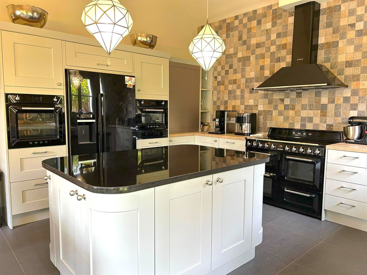 4 Bedroom Villa in Estepona - Photo 27