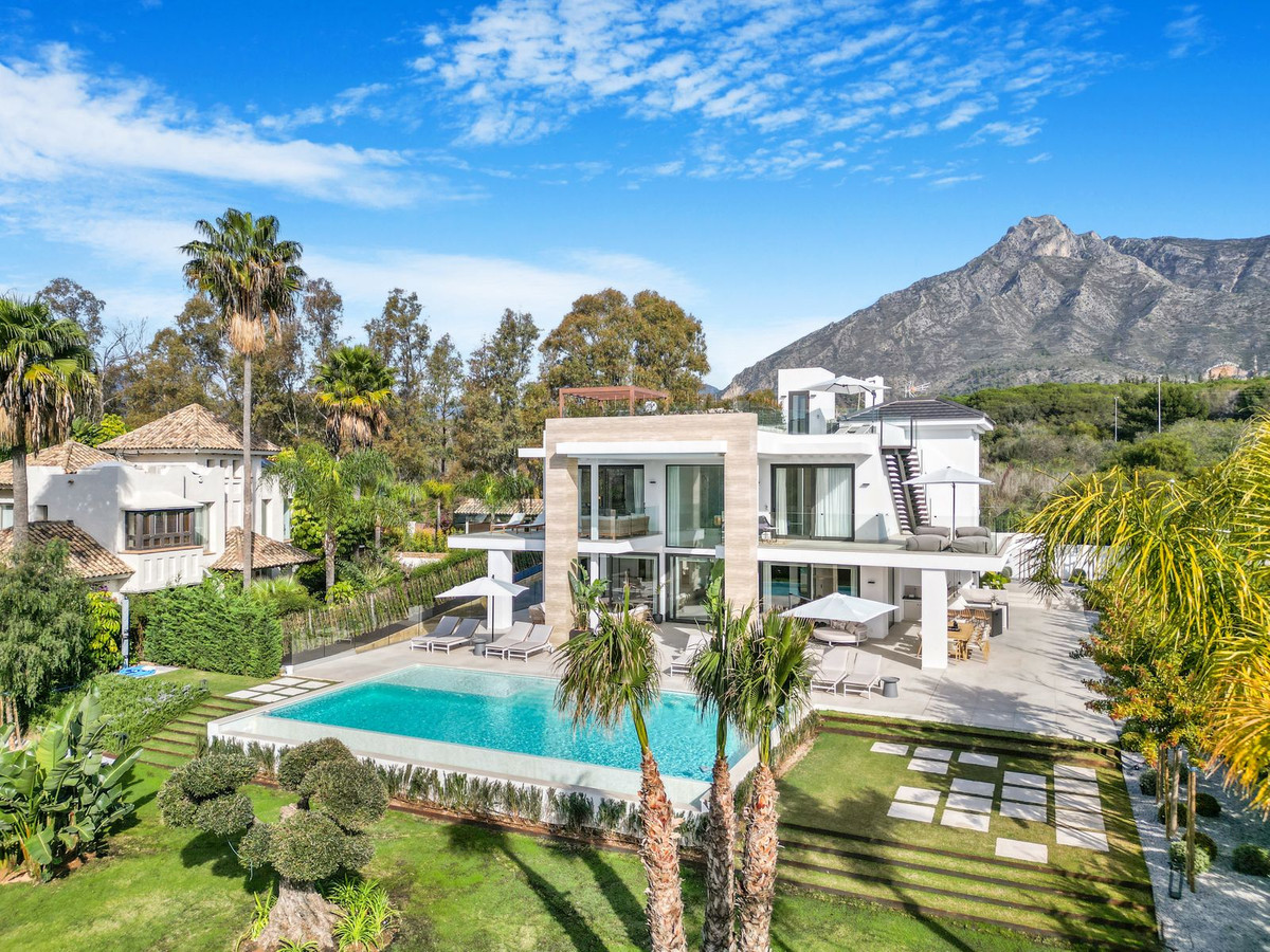 6 Bedroom Villa in Marbella - Photo 12