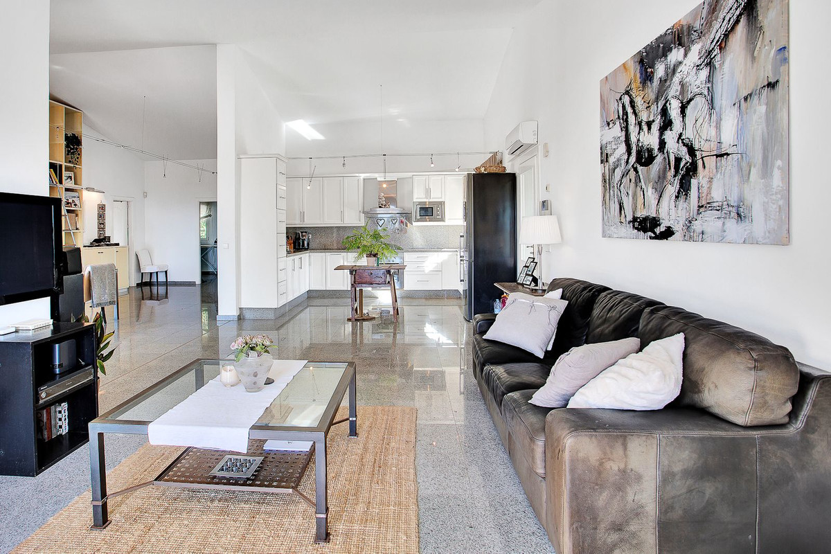 6 Bedroom Villa in Marbella - Photo 33