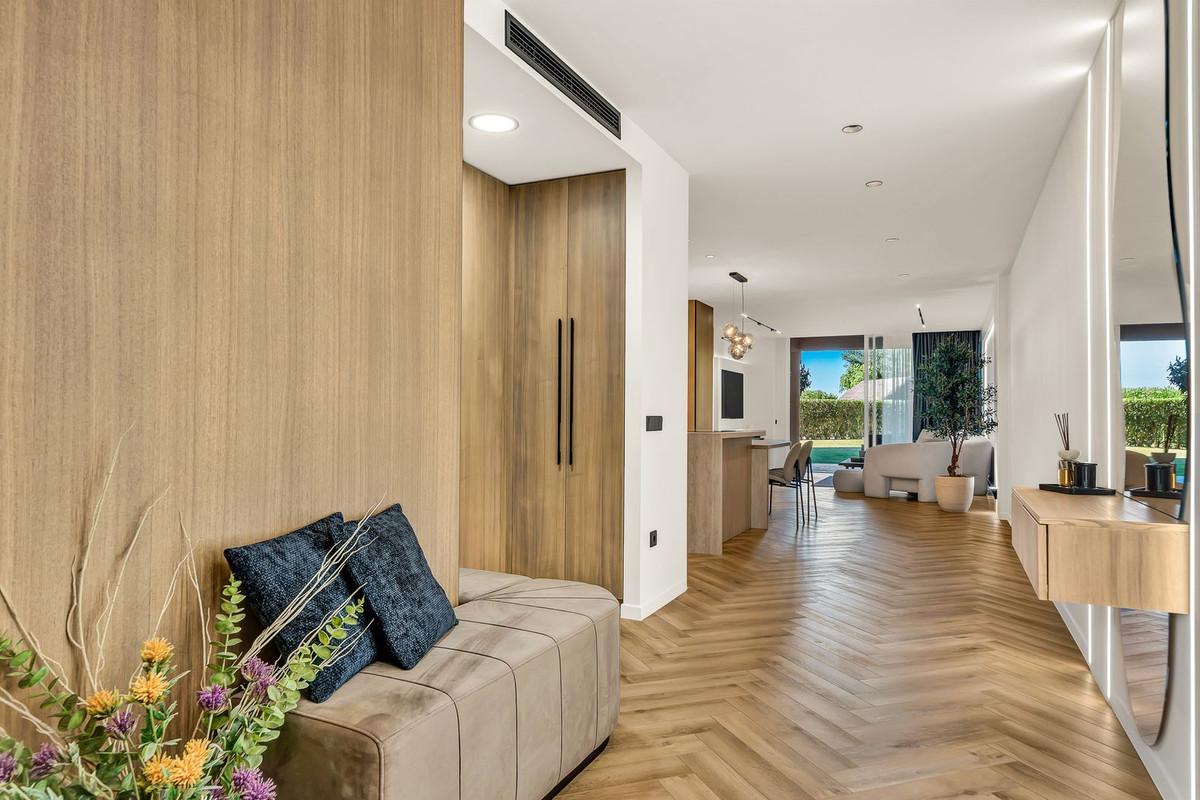 3 Bedroom Apartment in Marbella - Photo 8