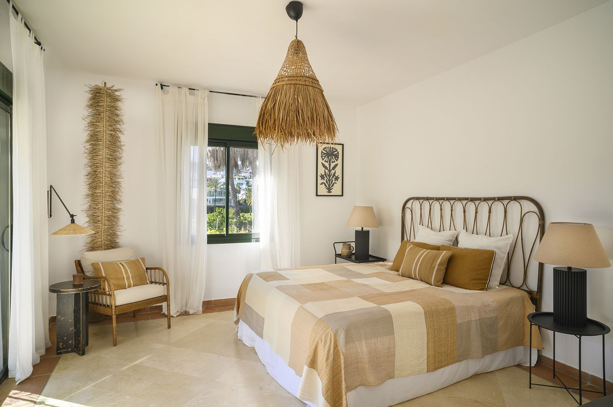 4 Bedroom Villa in Estepona - Photo 13