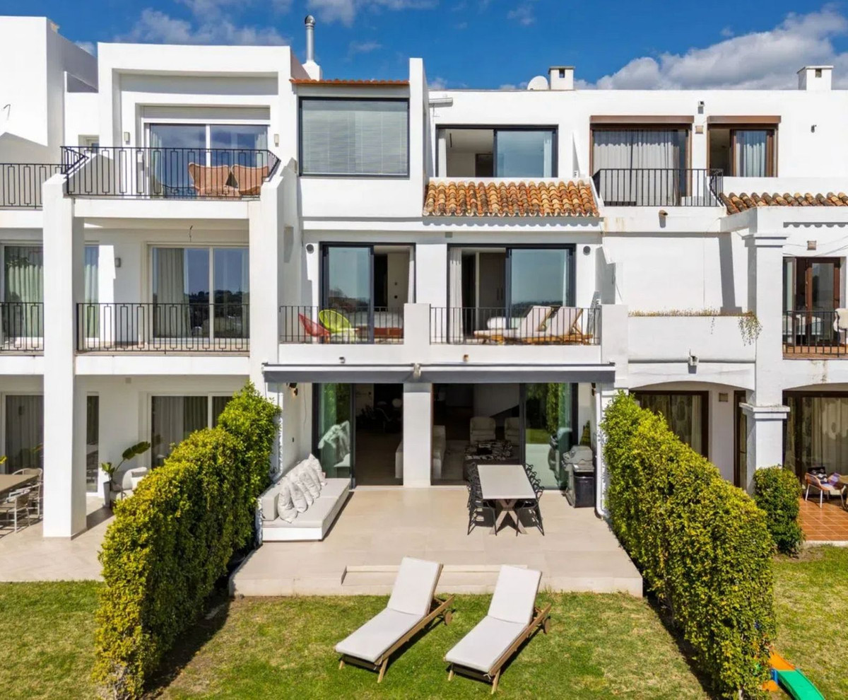 4 Bedroom Townhouse in Benahavís