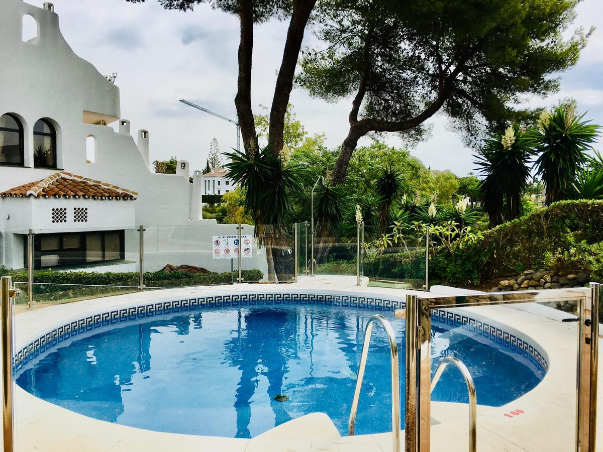 2 Bedroom Apartment in Marbella - Photo 21