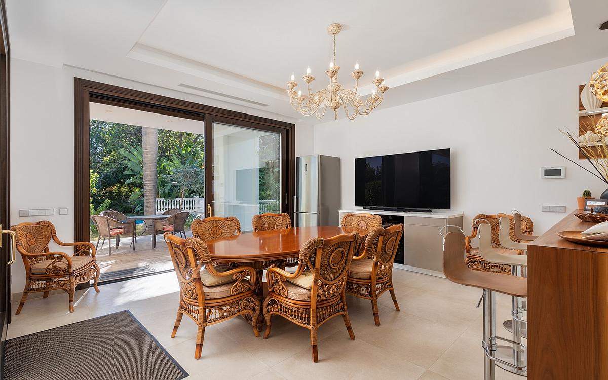 7 Bedroom Villa in Estepona - Photo 8