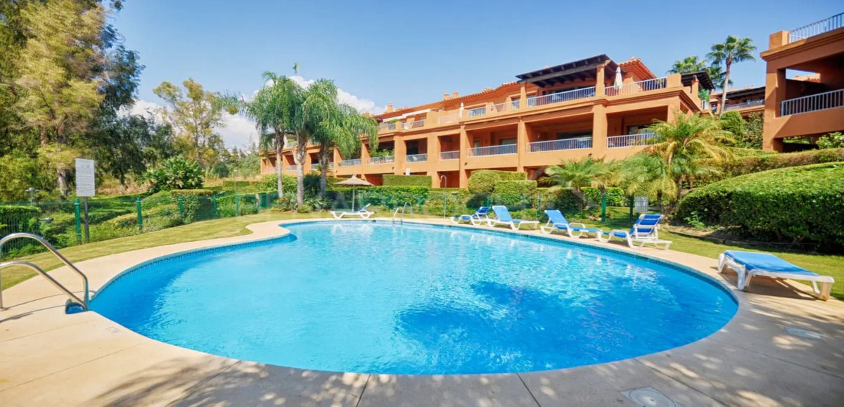 3 Bedroom Apartment in Estepona - Photo 4