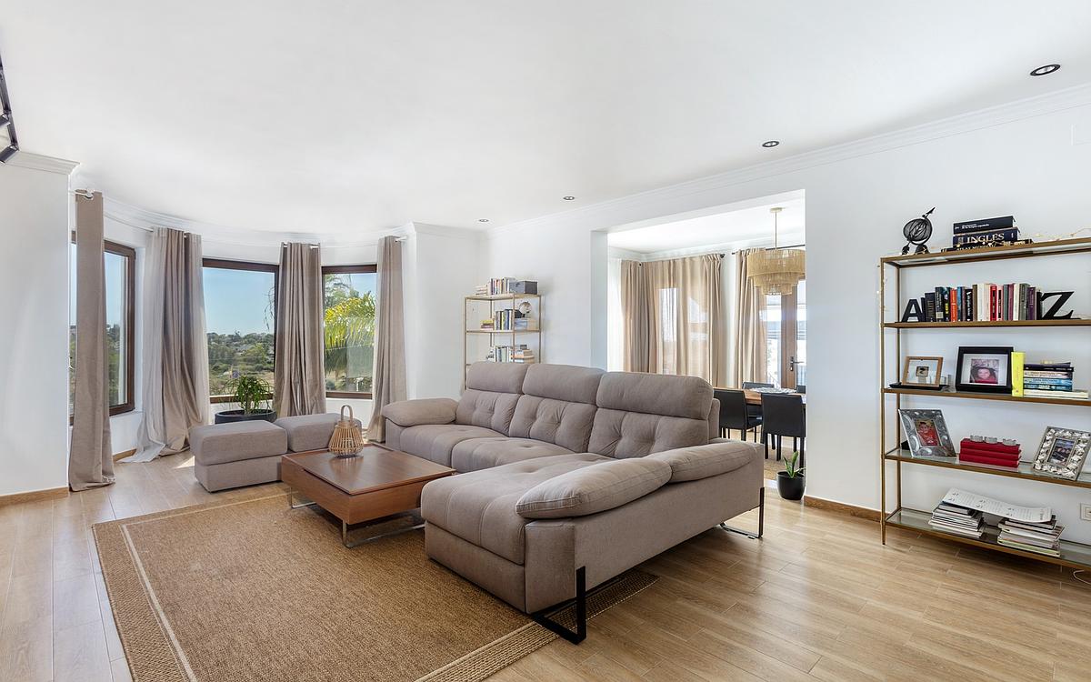 6 Bedroom Villa in Estepona - Photo 3