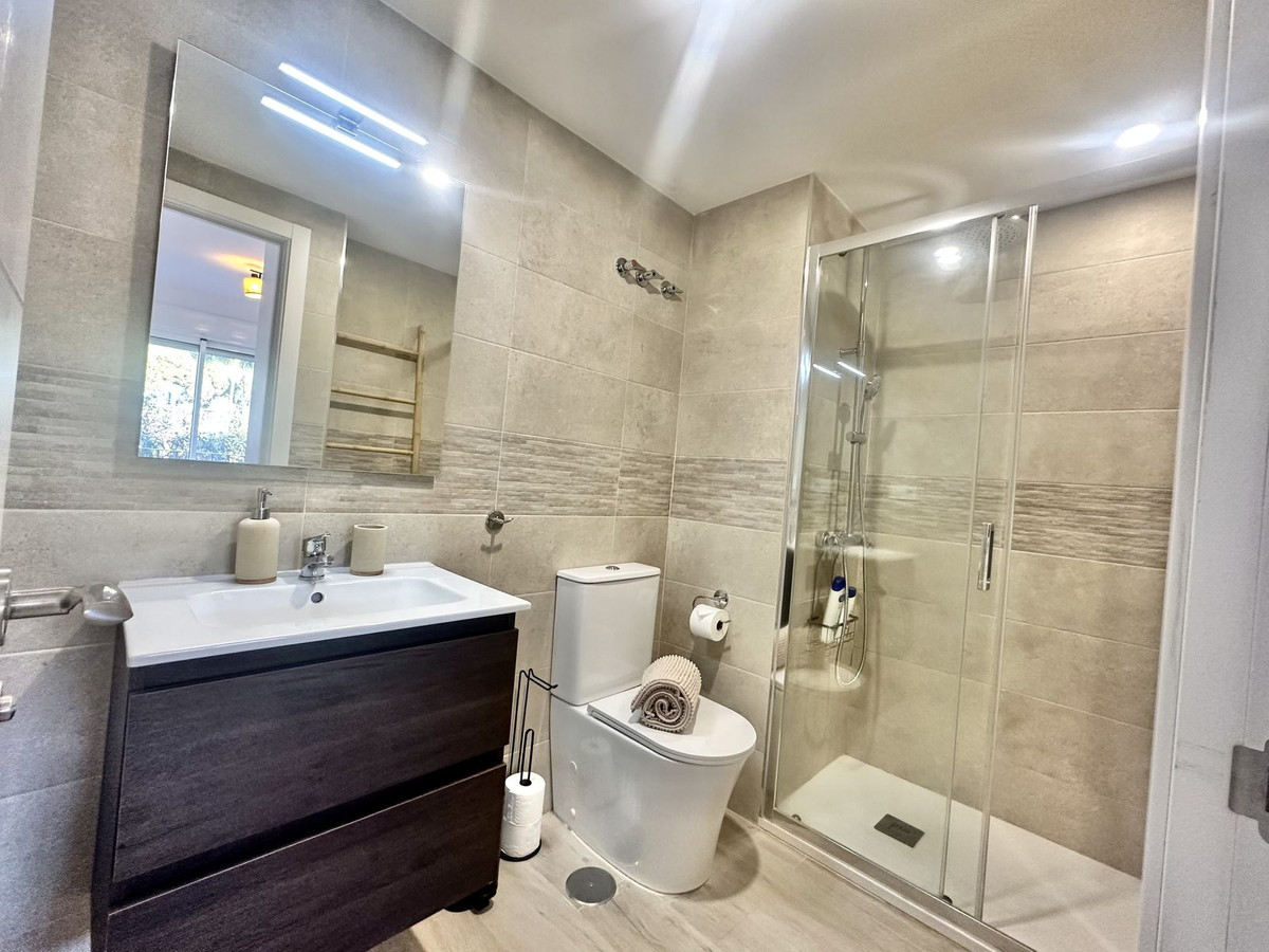 2 Bedroom Apartment in Mijas - Photo 20