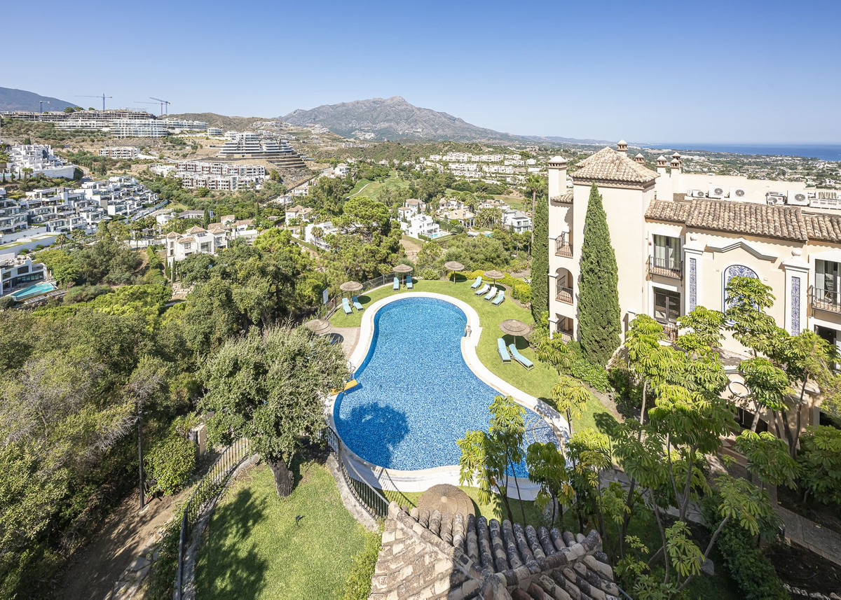 3 Bedroom Penthouse in Benahavís - Photo 15