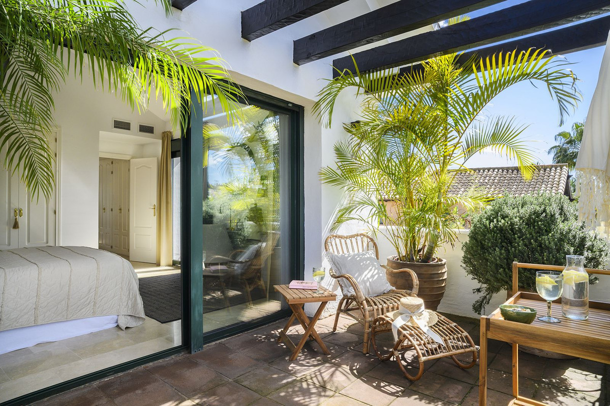 4 Bedroom Villa in Estepona - Photo 31