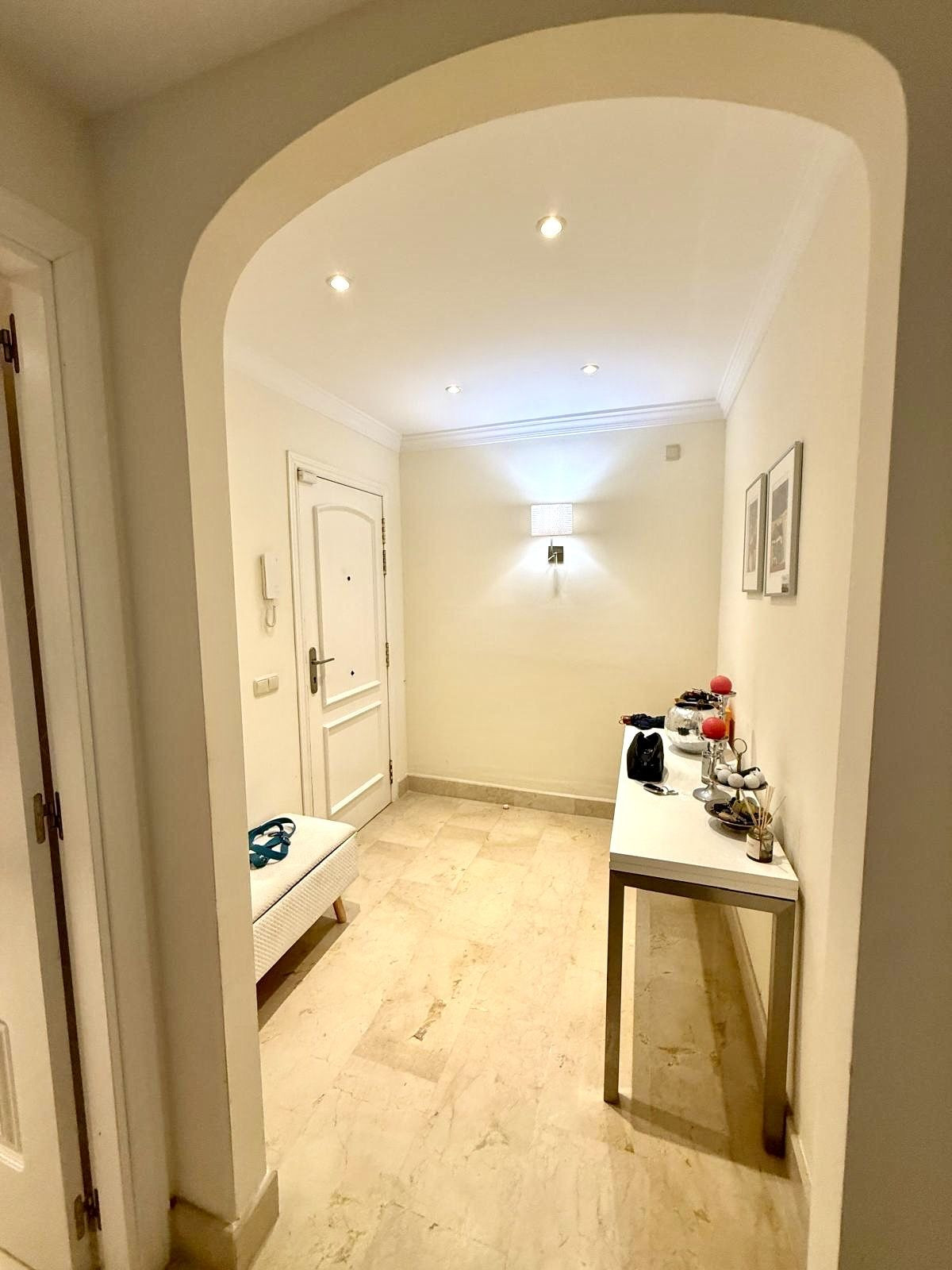 3 Bedroom Apartment in Marbella - Photo 12