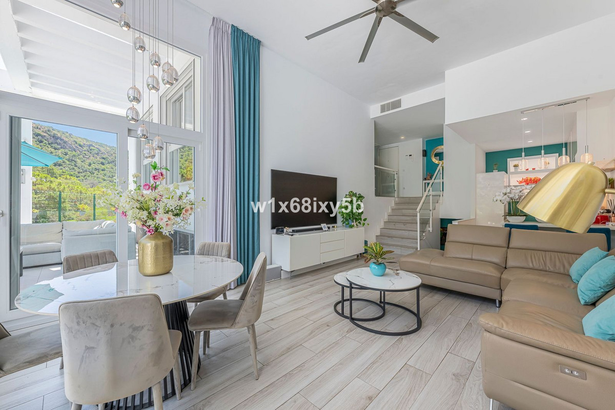 4 Bedroom Apartment in Benahavís - Photo 22