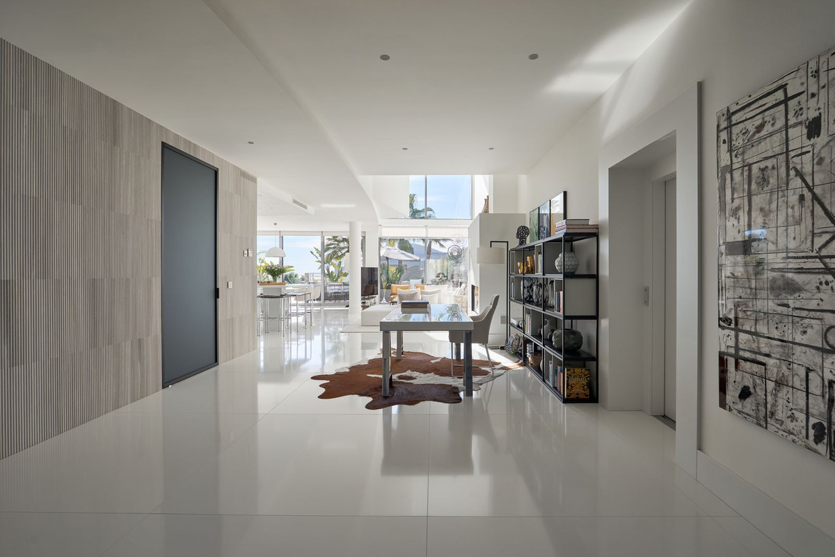 4 Bedroom Villa in Marbella - Photo 13