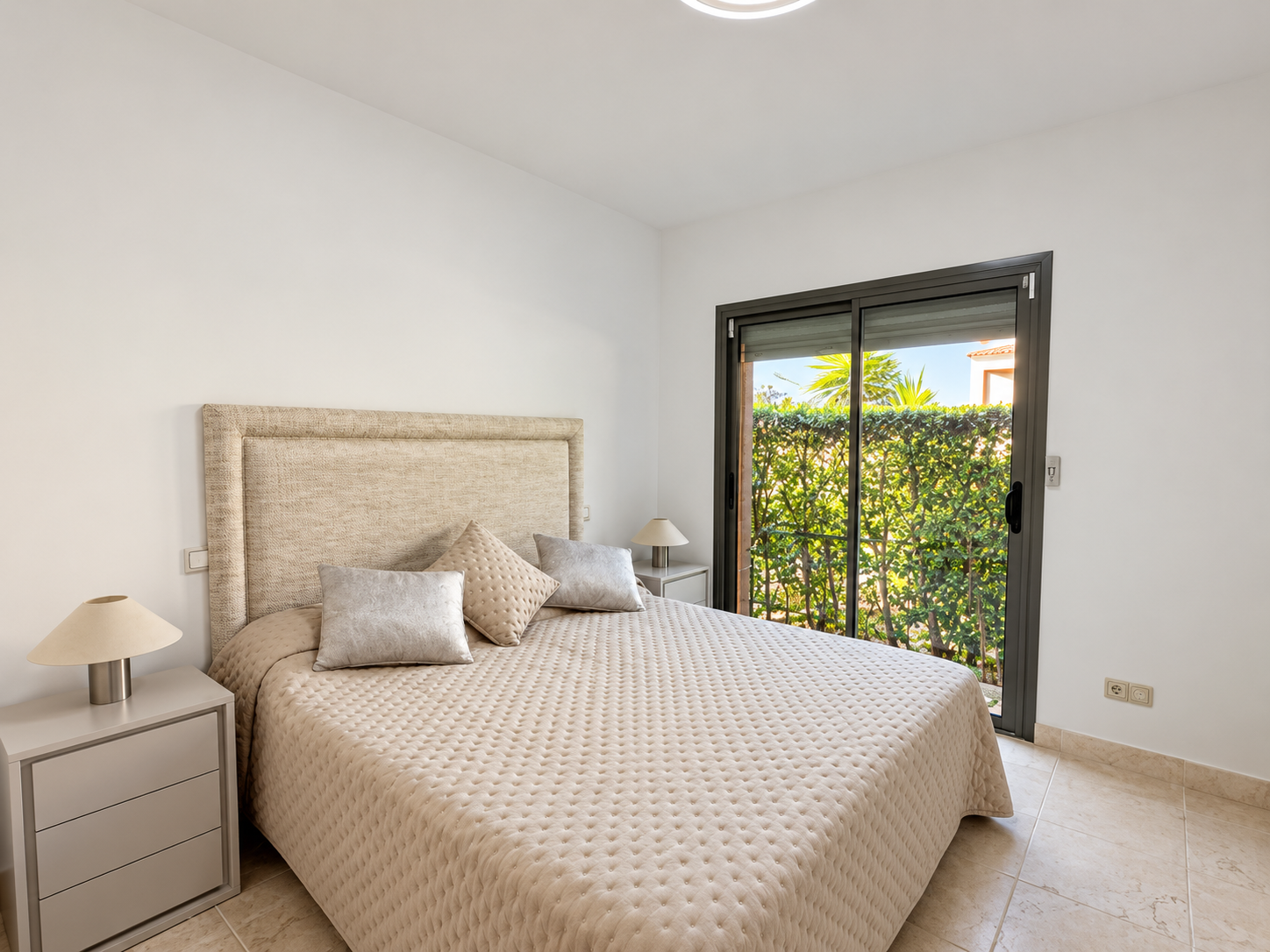 2 Bedroom Apartment in Estepona - Photo 9