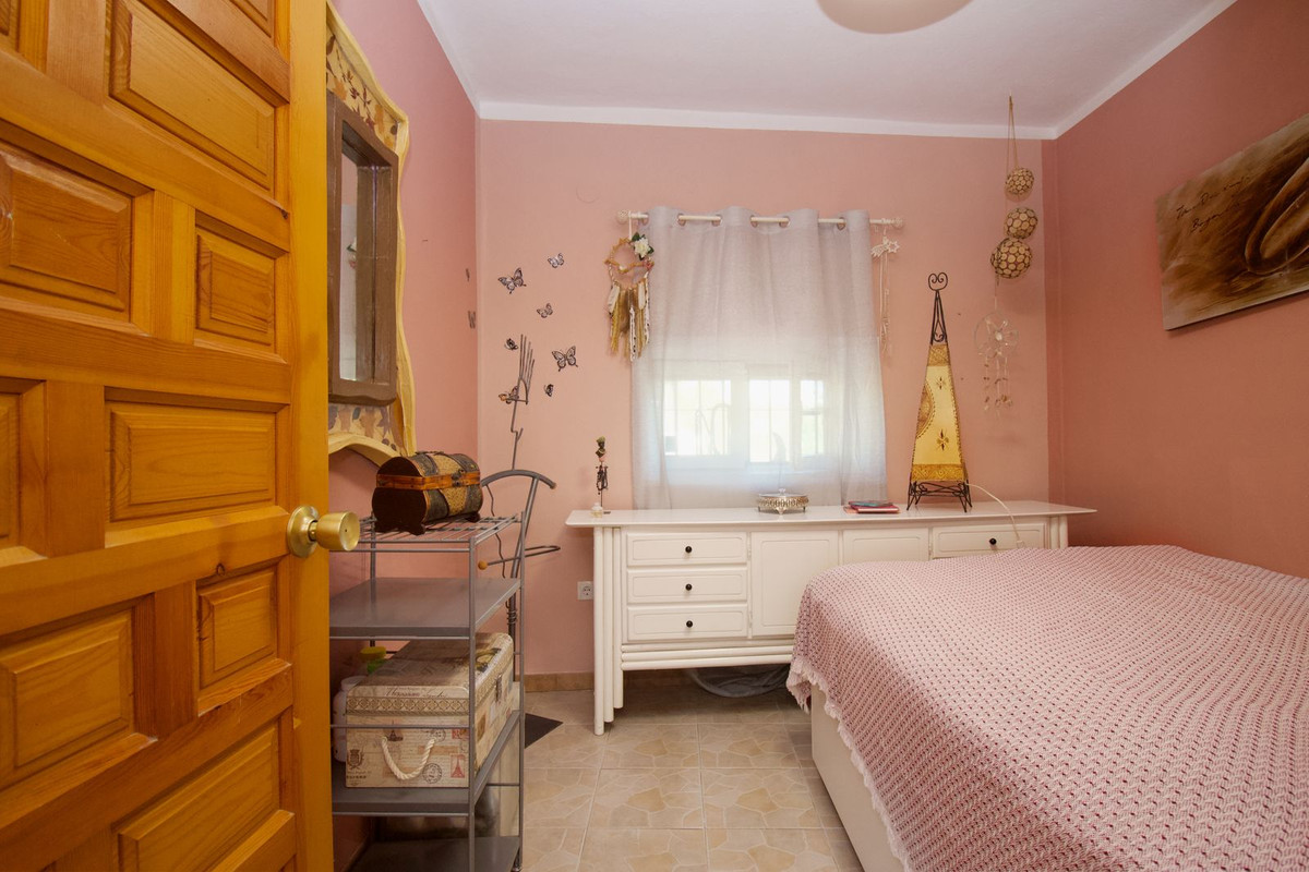 5 Bedroom Villa in Coín - Photo 26