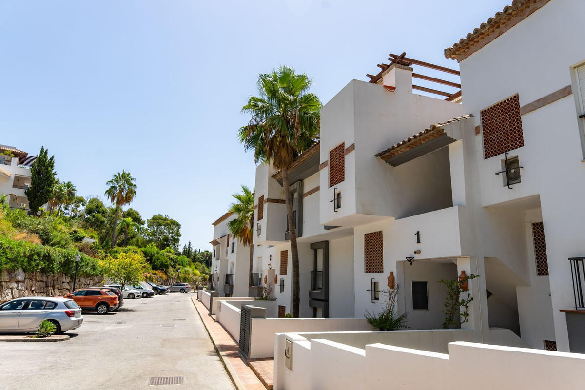 2 Bedroom Penthouse in Benahavís - Photo 46