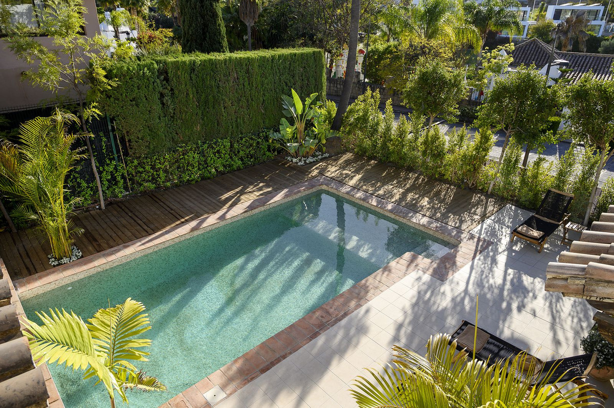 4 Bedroom Villa in Estepona - Photo 46