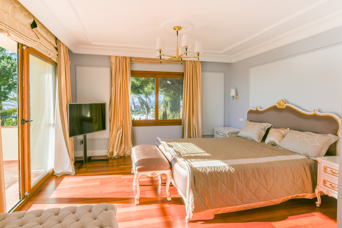 5 Bedroom Villa in Marbella - Photo 27