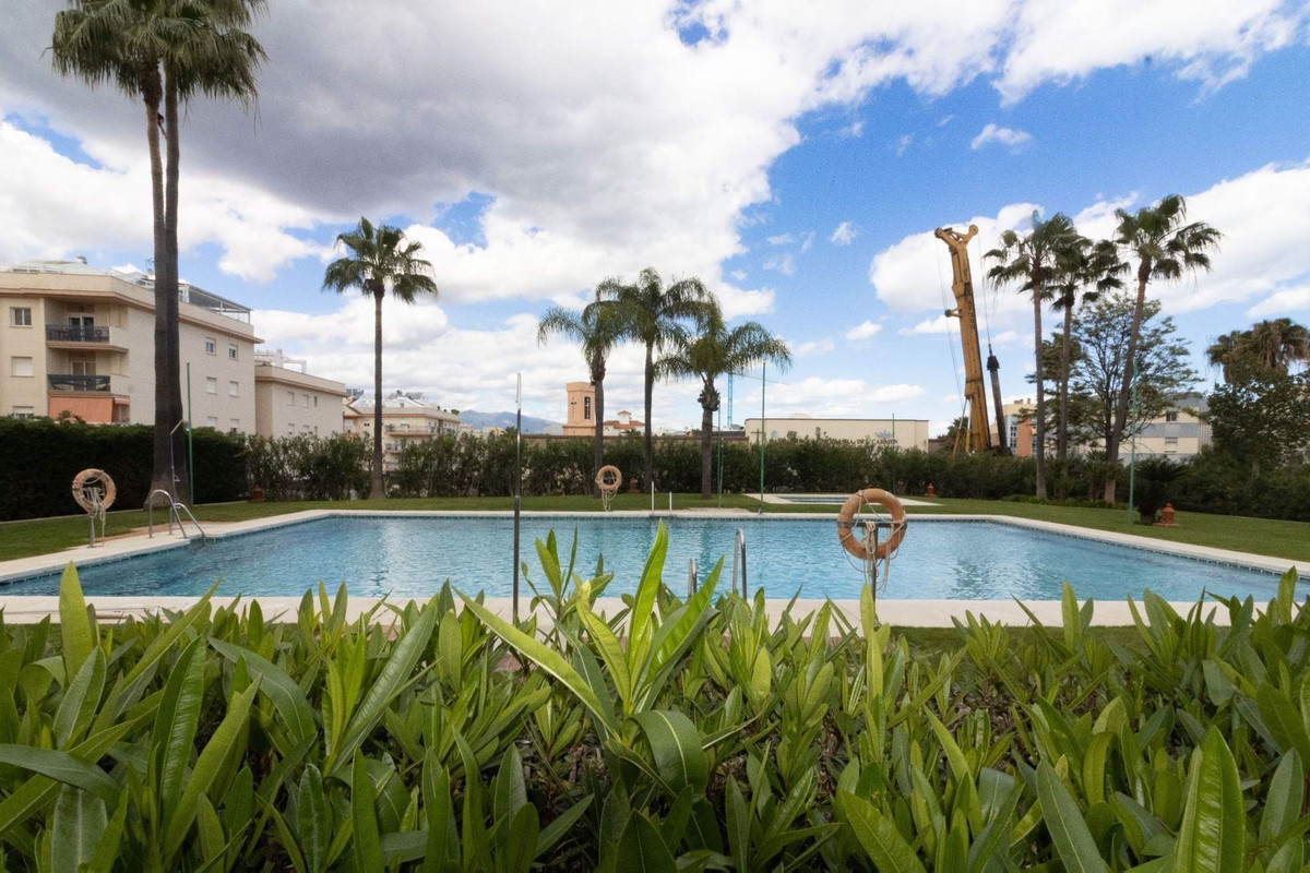 2 Bedroom Apartment in Estepona - Photo 4