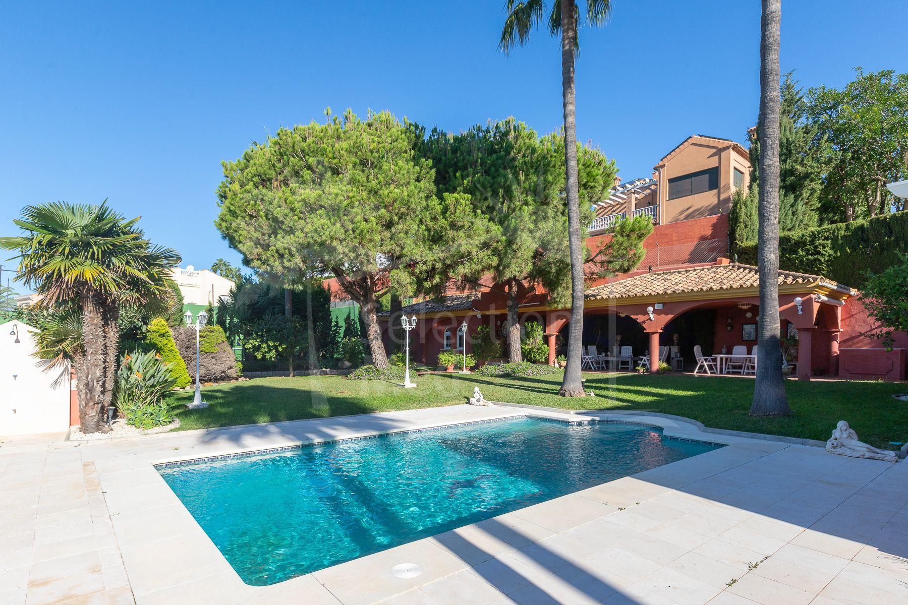6 Bedroom Villa in Estepona - Photo 11