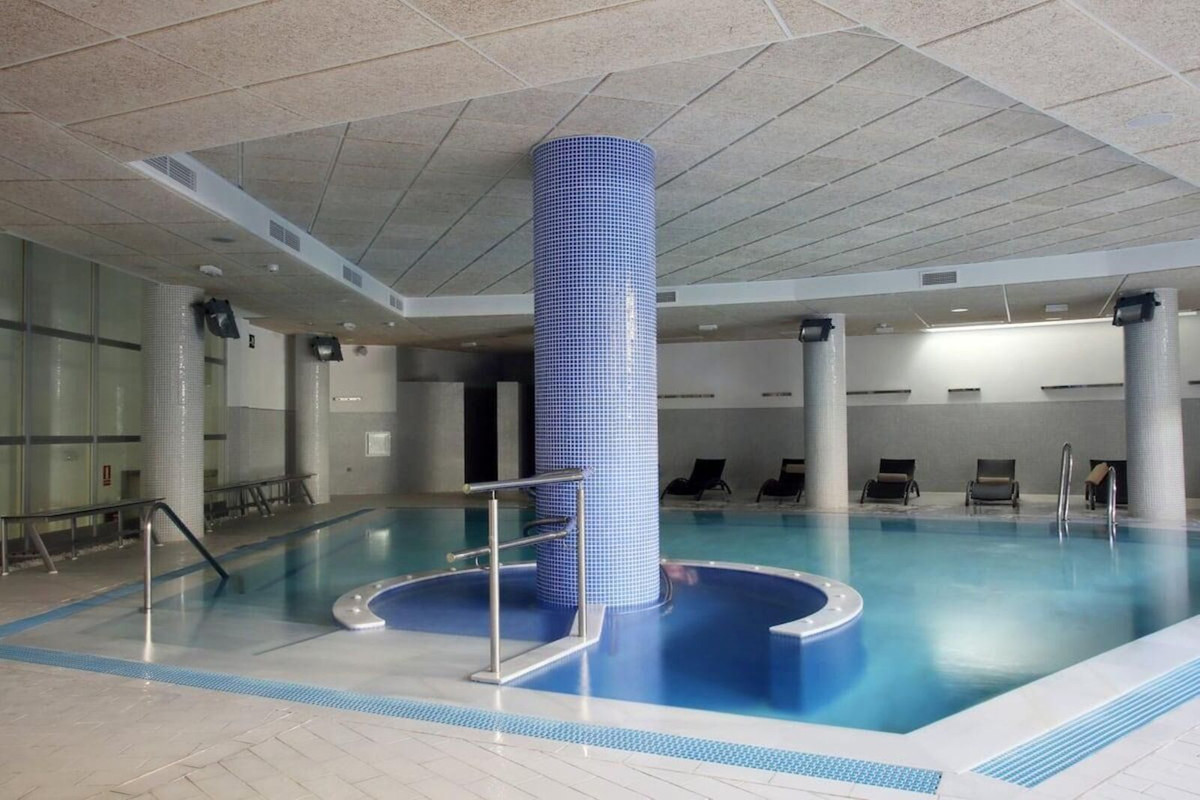 2 Bedroom Penthouse in Estepona - Photo 25