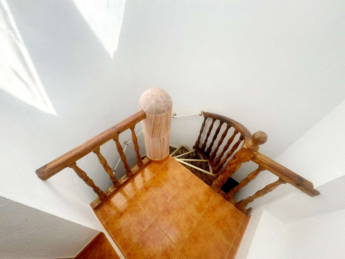 4 Bedroom Villa in Marbella - Photo 22