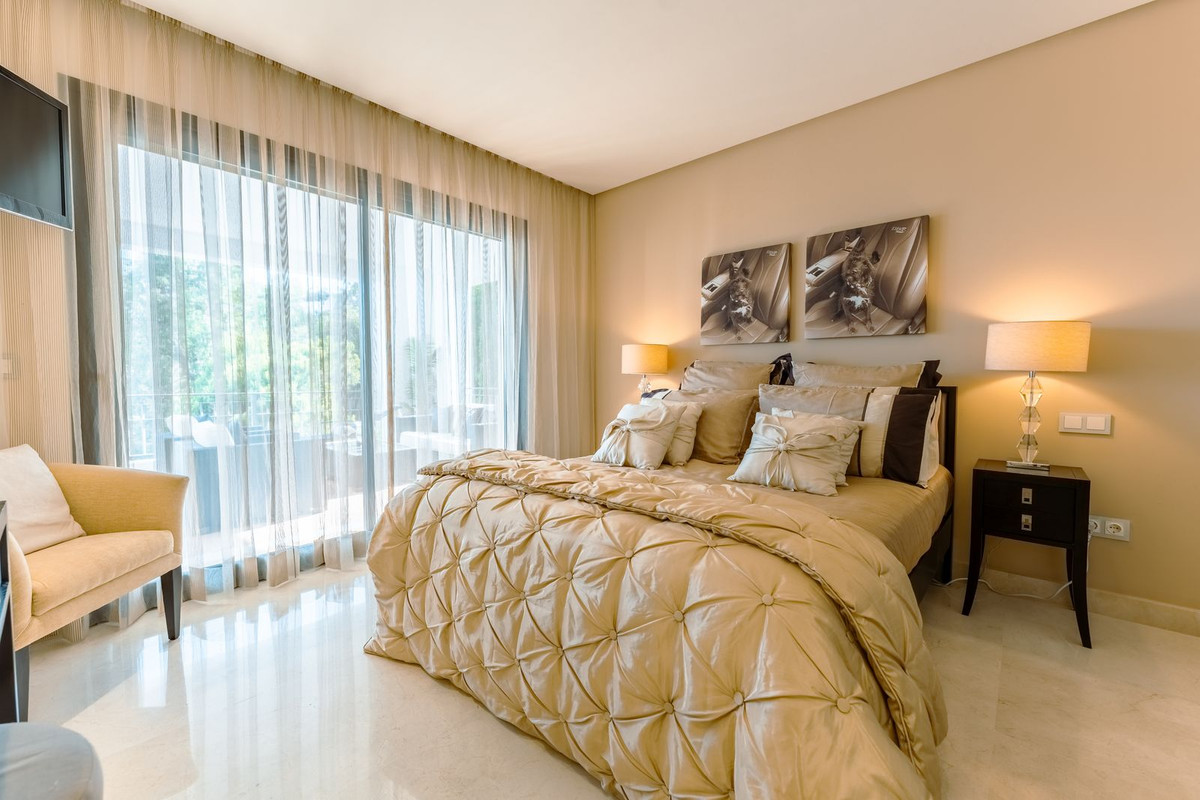 2 Bedroom Apartment in Benahavís - Photo 27