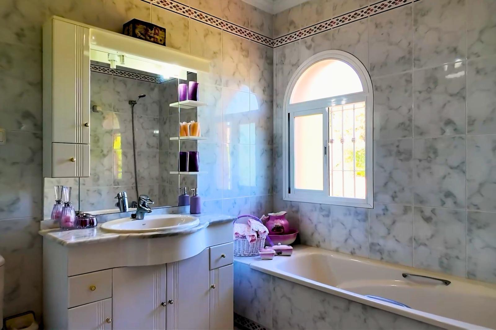 5 Bedroom Villa in Mijas - Photo 15