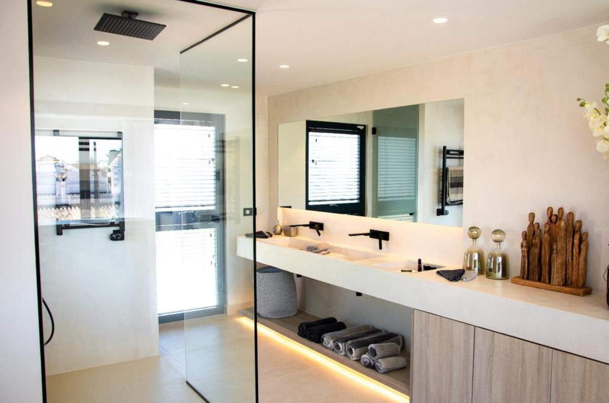 3 Bedroom Villa in San Pedro de Alcántara - Photo 12