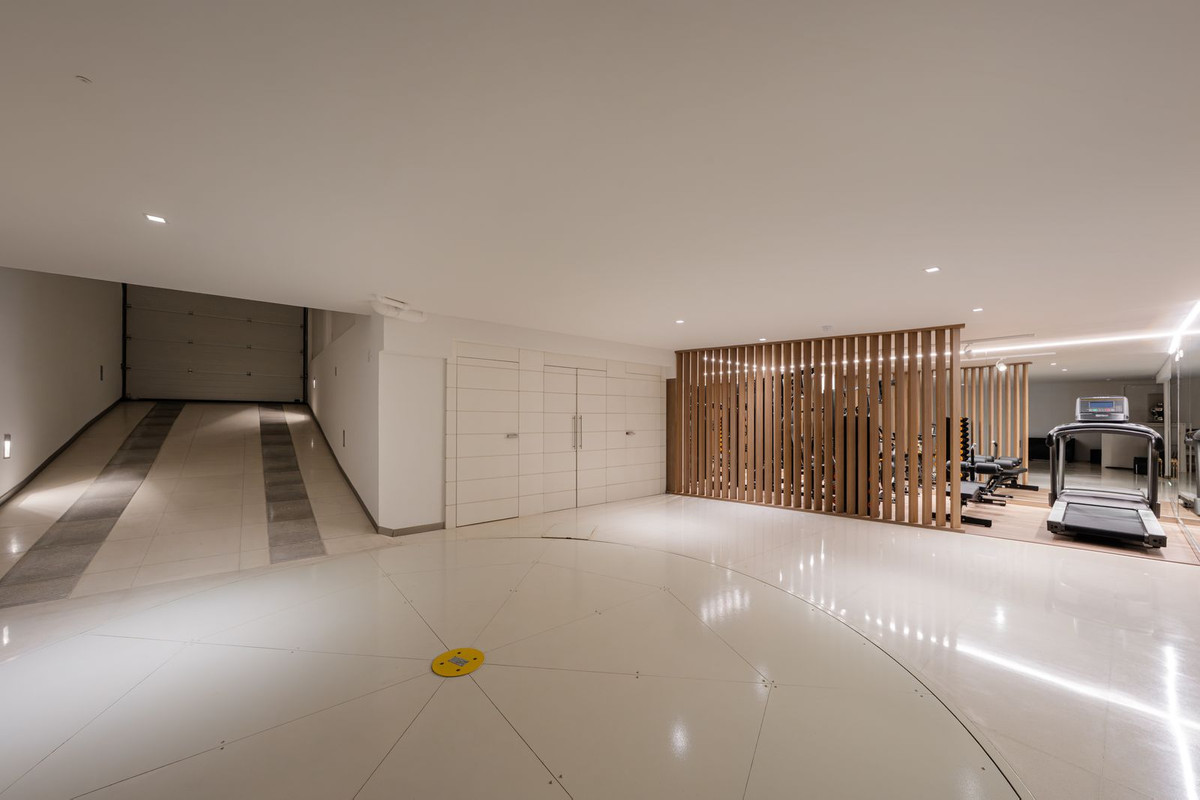 4 Bedroom Villa in Marbella - Photo 28